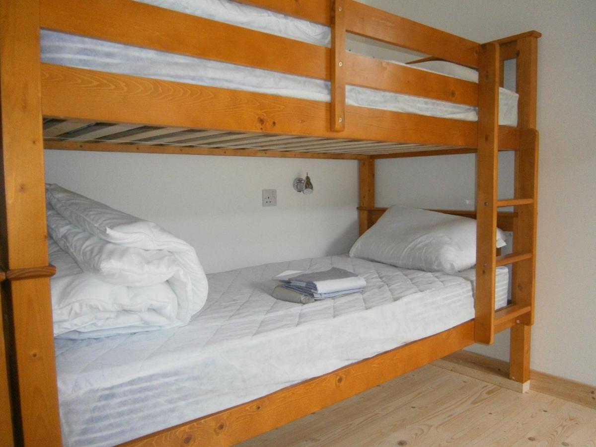 Otter Bunkhouse Hostel Cairisiadar Exterior photo